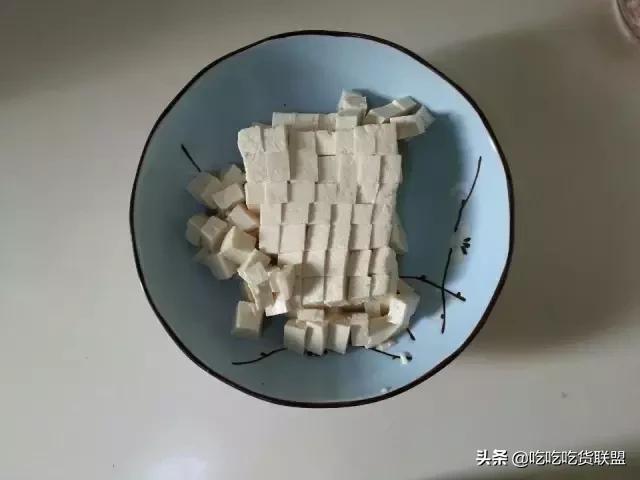 麻婆豆腐简单易学，麻辣鲜香，无法抗拒！不说了，我先吃了！