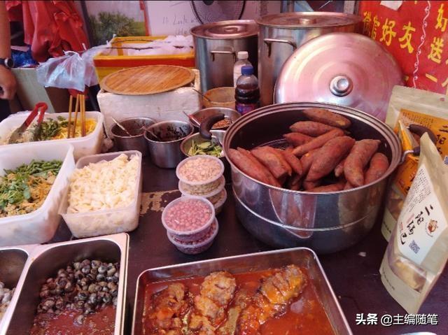 即是老板又是大厨，郑州这家店菜品丰富特色分明，除了香就是辣