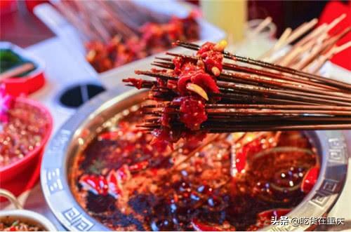 重庆人为了吃泡椒牛肉串串，月排队竟超过3000桌