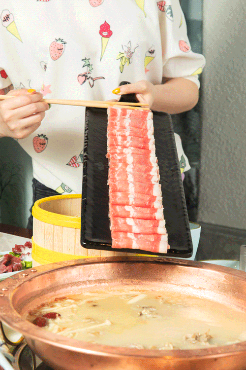 京城NO.1の「裸体烤鸭」来啦！锅底免费送，还打3.8折