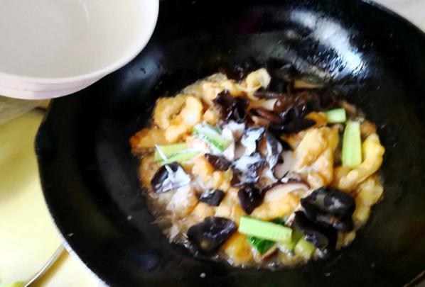 教你制作天津名菜官烧目鱼，零厨艺都可以试试，鲜香嫩滑上等好菜