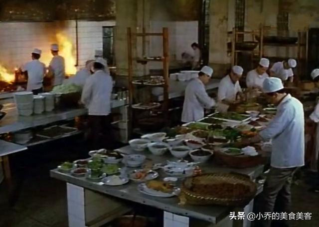 80年代影像记录，川菜师傅现场制作水煮牛肉，这才是正宗的做法