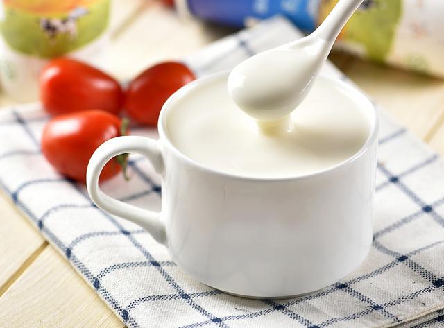 纯正生牛乳与进口新鲜水果的美味碰撞，掀起味蕾的小欢喜