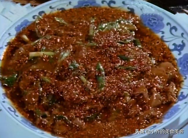 80年代影像记录，川菜师傅现场制作水煮牛肉，这才是正宗的做法