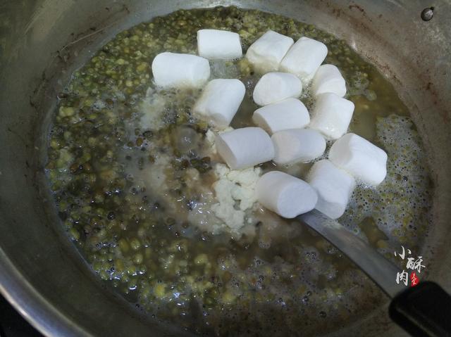 夏天绿豆别只会熬汤，教你奶香绿豆雪糕的做法，清凉下火真好吃