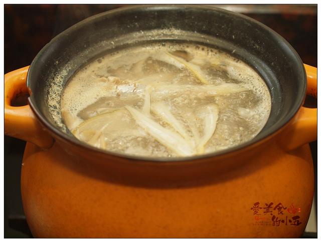 用凤尾鱼煮的酸梅鱼汤